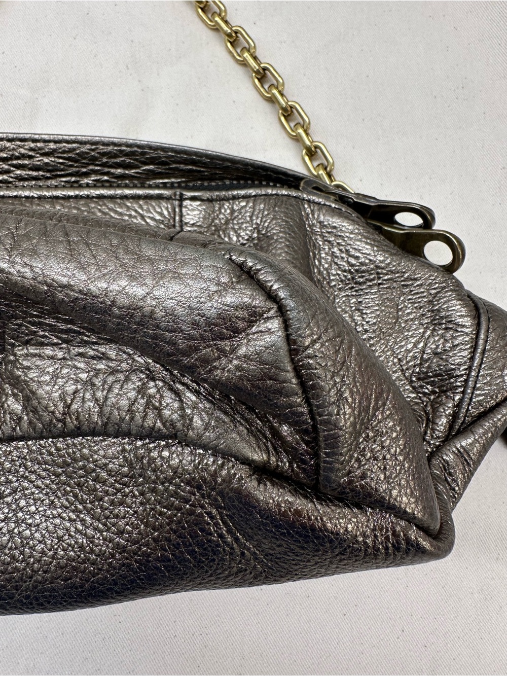 EUC Parker Thatch Cross your Heart Sling Leather Bag in Gunmetal. - Picture 10 of 15